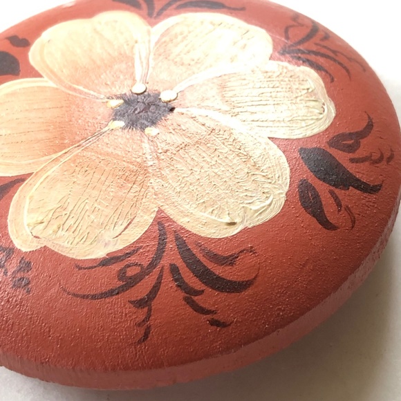 Vintage Brown Round Wooden Floral Pin Brooch Handmade Hand-painted - Picture 3 of 5